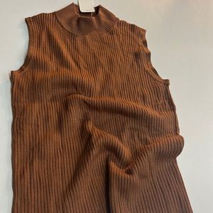 Saks of the fifth top, in nutmeg, size M,